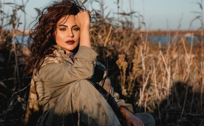 Gülay fərqli fotosessiya etdirdi