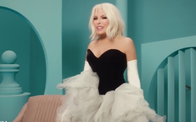 Ajda Pekkan reklamdan 4 milyon qazandı
