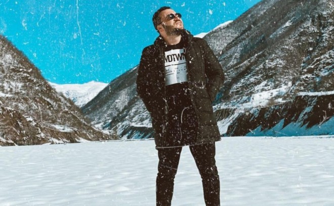  Elvin "Sevginin 100 rəngini oxudu 