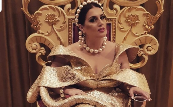 Əməkdar artist yeni paltar tikdirəcək