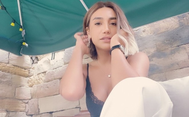 Röya ombasını böyüdən sənət adamlarını ələ saldı