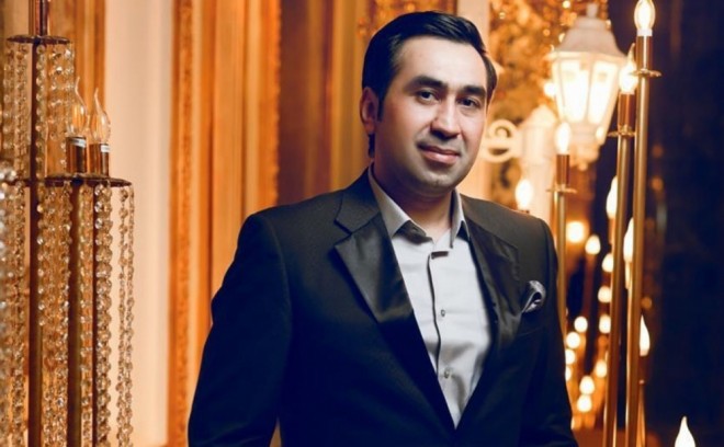 Elton bəstəkarları tənqid etdi