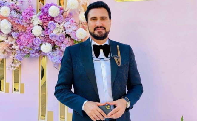 Nadir dostlarından gileyləndi