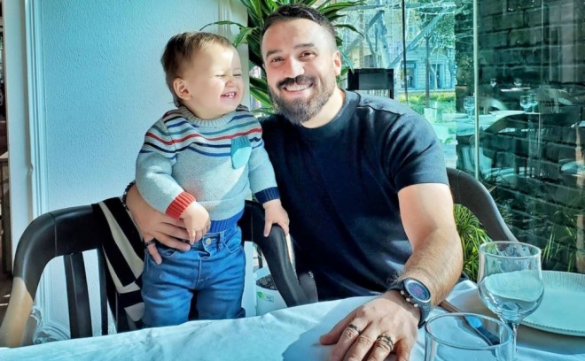 Zamiq evdən gizli çıxır - foto