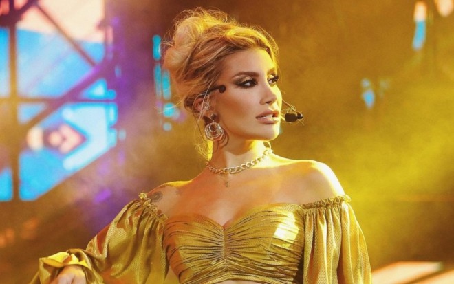 İrem Derici konsertinə 450 min lirə xərclədi