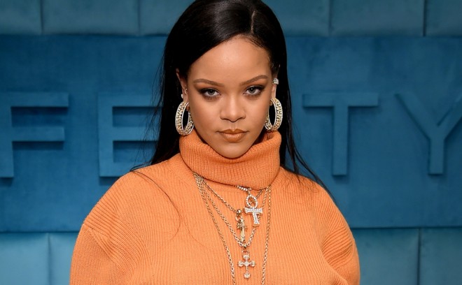 Rihanna iddialara son qoydu