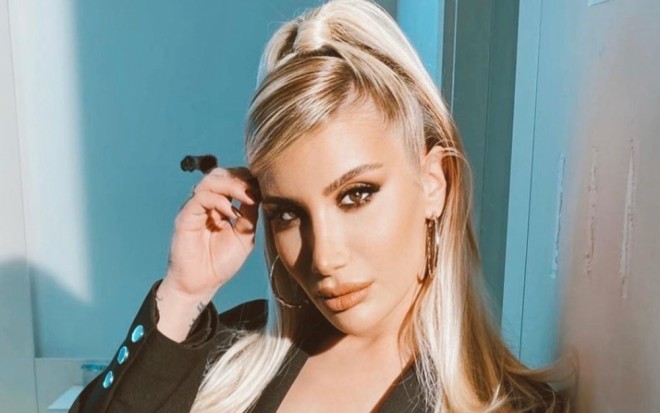 İrem Derici 35-ci döyməsni etdirib