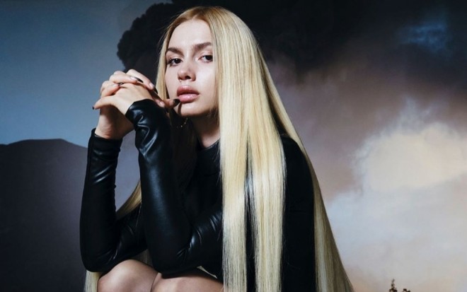 Alena onu təhdid edənə cəza istəyir