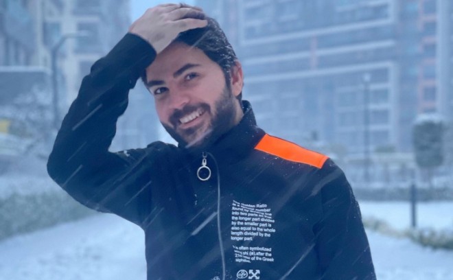 Elçin İstanbulda qarlı havada - foto