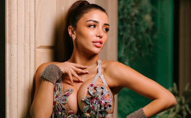 Renka rəqsdən uzaqlaşmağa hazırlaşır
