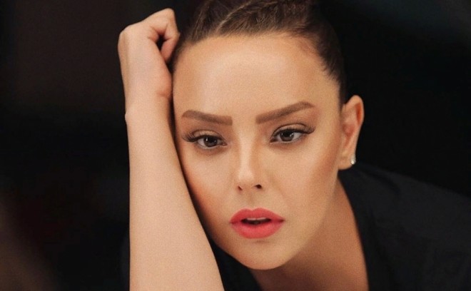 Ebru Gündəş konsert qiymətini artırıb 
