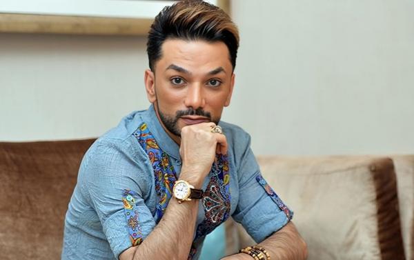Xuraman Faiq Ağayevə tərif yağdırıb