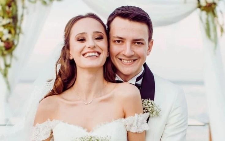 Aktrisa boşanıb