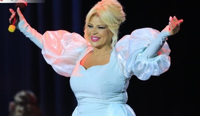 Əməkdar artist kinonu çox sevir