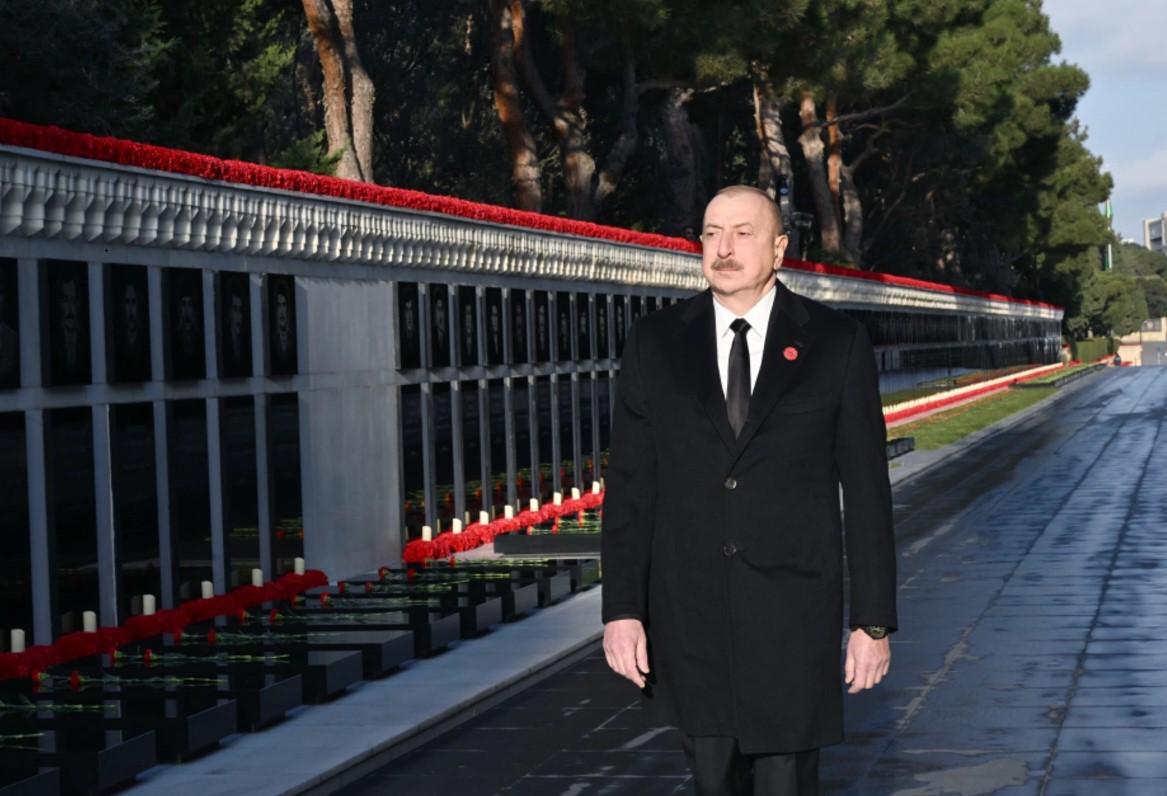 Prezident 20 Yanvar şəhidlərinin xatirəsini yad edib - FOTO