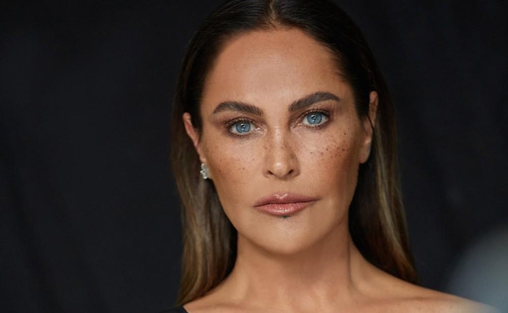 Hülya Avşarın kəkili - FOTO