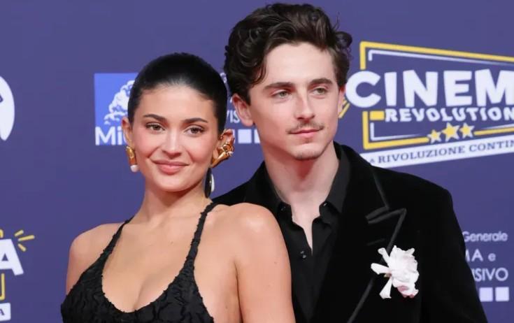 Model sevgilisindən yenə ayrılıb