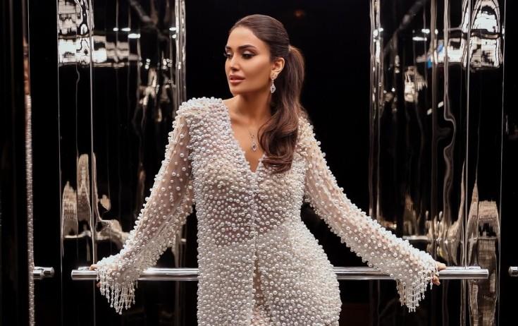 Pərvin ağ mirvarilərlə - FOTO