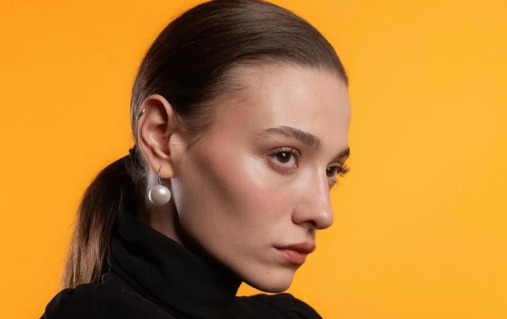 Aktrisa özünə tarla alıb