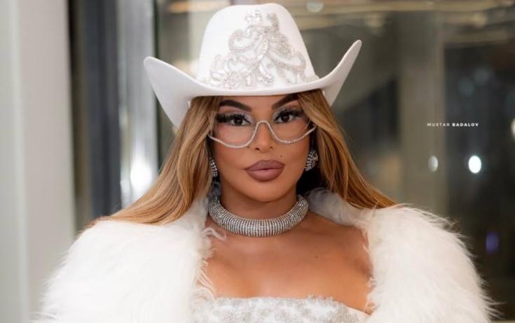 Aygün kürk və ağ şlyapada - FOTO